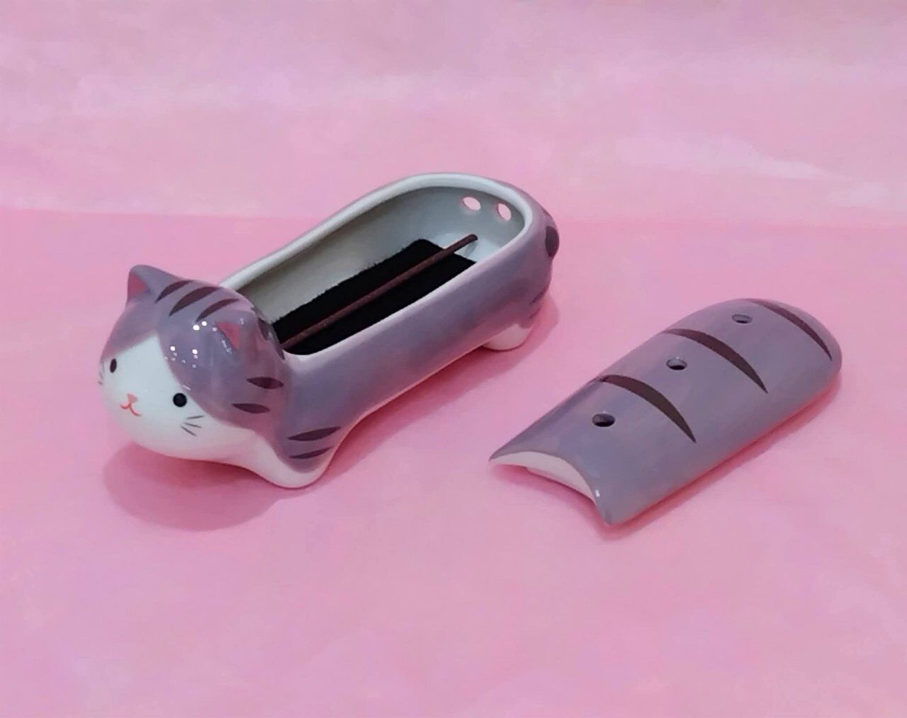 動物型線香置き「トコトコ」サバ猫が登場